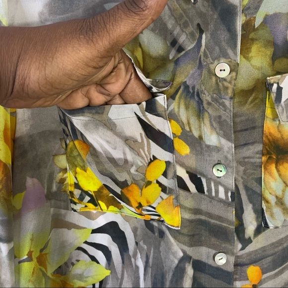 Susan Graver Button Front Floral Print Blouse Size Small - Picture 3 of 5